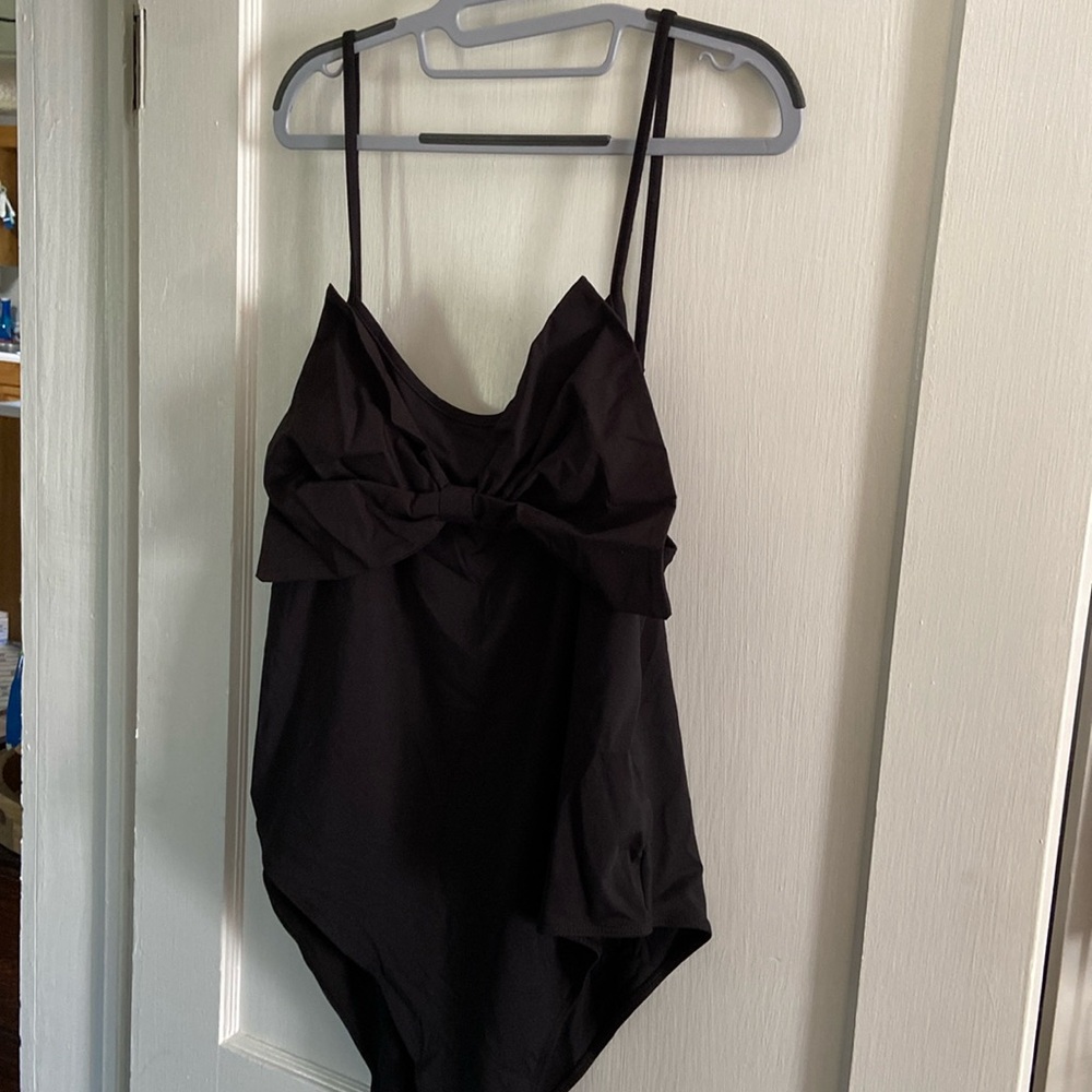 4/$20 NWOT Bow tie bodysuit top black